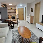 Alex\'S Apartment
